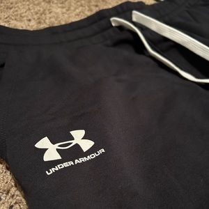 NWT Women’s Under Armour Fleece Black Joggers XL